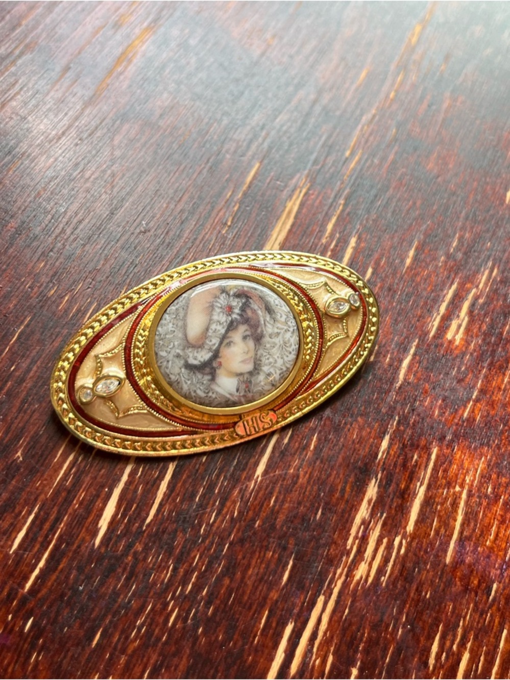 Vintage Gold Tone Portrait Brooch - Oval Cameo Accent